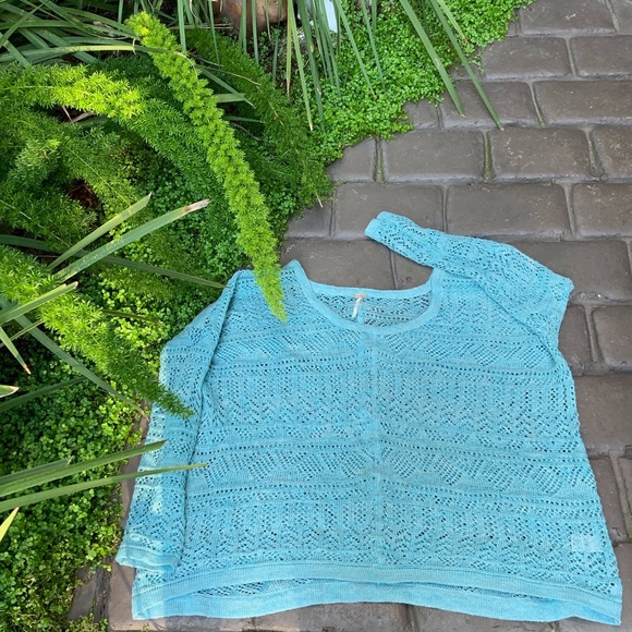 FREE PEOPLE Lightweight Sweater - Picture 1 of 3